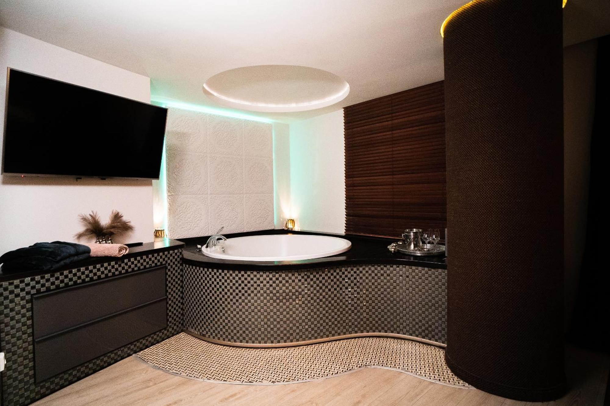 Apartments With Jaccuzi VNO Eksteriør billede